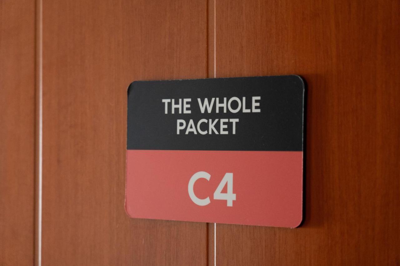 Апартаменты The Whole Packet C4 Center With Parking Лариса Экстерьер фото